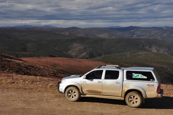 Fiona bem empoeirada (nem se vê mais a América do Sul!), depois de muitos quilômetros na estrada Top of The World Highway, no Alaska